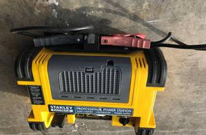 lot 4 image: Stanley FATMAX Jump-StarterCompressorPower Supply