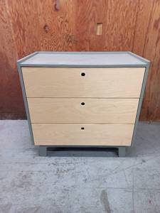 Oeuf Sparrow Dresser