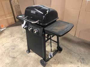 lot 2 image: Dyna-Glo3-Burner Open Cart Propane Gas Grill in Black Customer Returns review pictures