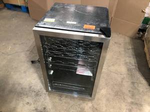 lot 34 image: Vissani 4.3 Cu. ft. Wine and Beverage Cooler in Stainless Steel customer return review pictures