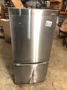 lot 37 image: Vissani 18.7 cu. ft. Bottom Freezer Refrigerator in Stainless Steel dented review pictures in working conditions