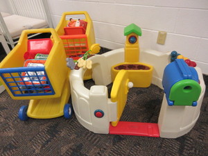 lot 423 image: LITTLE TIKES ACTIVITY TOYS