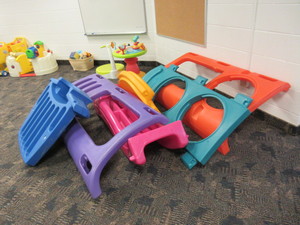 lot 426 image: LITTLE TIKES CLIMBER
