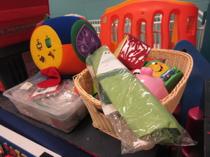 lot 310 image: IKEA LEAF BED CANOPY AND OTHER KID STUFF
