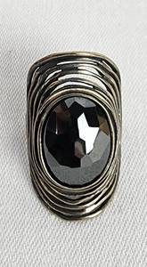 lot 22 image: Beautiful Sterling Silver Ring with Iridescent Stone - Marked Israel