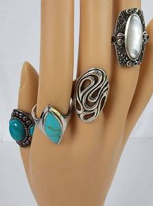 lot 26 image: Beautiful Collection of Sterling Silver and Turquoise Jewelry