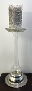 lot 47 image: Mirrored Decorative Candle Holders