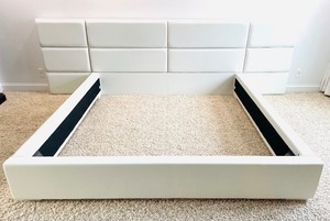 lot 17 image: Contemporary White Leather King Bed Frame by Modani