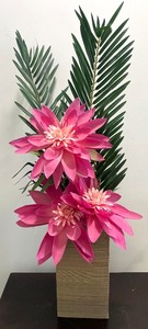 lot 107A image: Fun Floral Decor