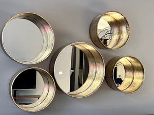 lot 12 image: Gorgeous Five Piece Circular Mirror Decorative Wall Ensemble