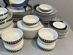 lot 102 image: Mikasa Intaglio Dinnerware