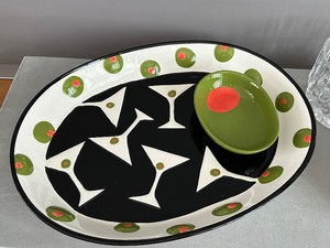 lot 126 image: Fun Serving - Entertaining Items
