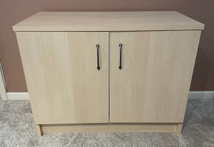 lot 137 image: Beautiful Blonde Cabinet with Adjustable Shelf