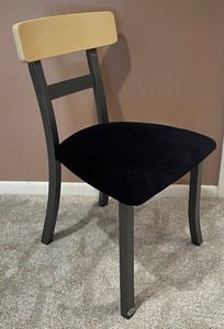 lot 153 image: Set of 4 Amisco Chairs