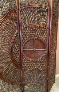 lot 83 image: Spectacular Wood and Wicker 3 Panel Screen
