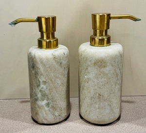 lot 209 image: Pretty Things for the Powder Room