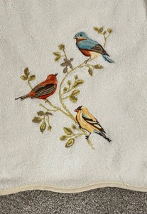 lot 189 image: Set of 4 Avanti Premier Embroidered Bird Themed Bath Towels