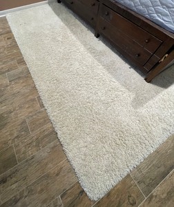 lot 154 image: Safavieh Ivory California Shag Area Rug