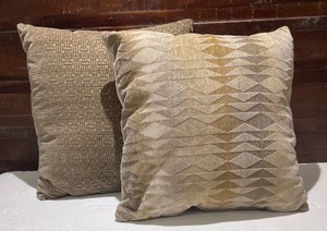 lot 174 image: Four Amazing Accent Pillows