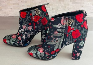 lot 214 image: Sam Edelman Floral Brocade Boots