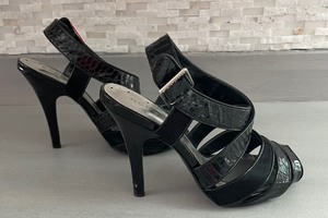 lot 240 image: Elegant BCBG Sandals