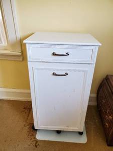 lot 102 image: Cabinet For Garbage Can