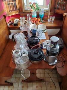 lot 104 image: Kitchen Contents