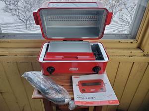 lot 78 image: Dash Retro Grill And Oven