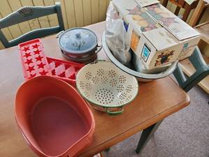 lot 84 image: Collection Of Kitchenware