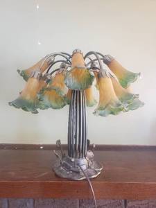 lot 2 image: Tiffany Style Table Lamp