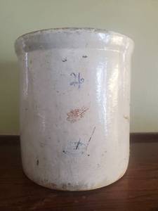 lot 1 image: 4-Gallon Red Wing Crock