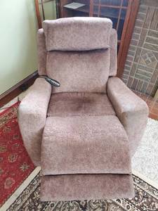 lot 5 image: Southern Motion Inc. Recliner
