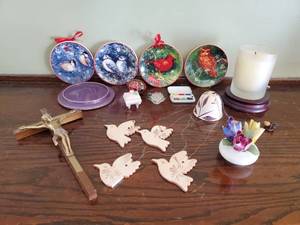 lot 18 image: Collection Of Dcor