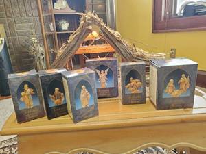 lot 34 image: Nativity Set