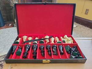 lot 37 image: Vintage Case Of Chess Pieces