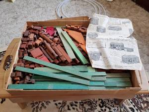 lot 38 image: Vintage Lincoln Log Set