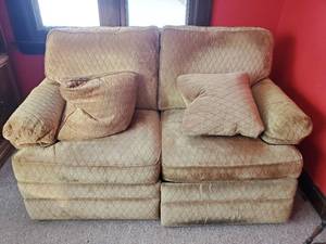 lot 63 image: Gold Colored Loveseat With Recliners