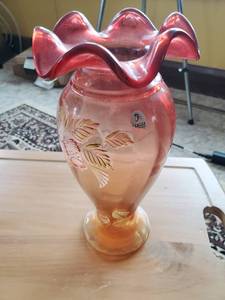 lot 68 image: Fenton Hand painted Glass Vase