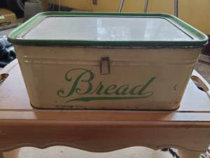 lot 71 image: Vintage Bread Box