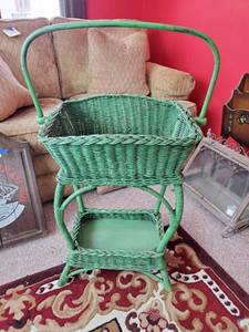 lot 72 image: Green Planter Basket