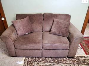 lot 121 image: Loveseat With Powered Recliners
