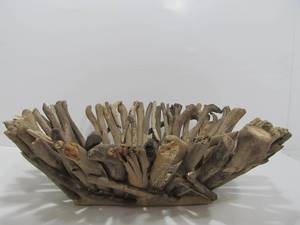 lot 9 image: Larger Vintage Natural Driftwood Centerpiece Basket