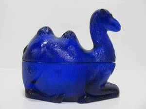 lot 70 image: Excellent Vintage Westmoreland Cobalt Blue Glass Humphrey the Camel Lidded Box