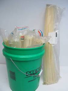 lot 58 image: Large Bucket FULL of Heavy Duty Large Zip Ties