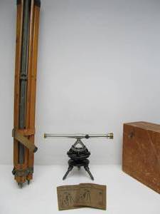 lot 203 image: Excellent Antique STARRETT Surveyors Transit wDovetailed Case & Tripod Stand