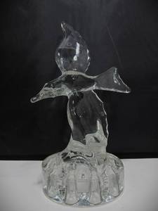 lot 89 image: Vintage Crystal Bird in Flight Flower Frog