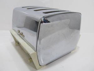 lot 113 image: Excellent Clean Mid Century 1960s Mary Proctor 4-Slice Toaster