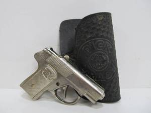 lot 126 image: Vintage 1950s-60s Mattel DICK TRACY Cap Gun wHolster