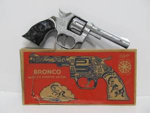 lot 127 image: Excellent Vintage Kilgore Six Shooter Cap Gun wOriginal Box