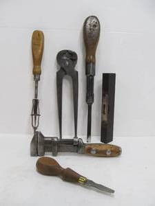 lot 132 image: Great Lot of Unusual Vintage & Antique Tools #3